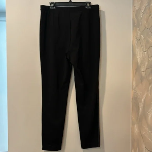 St. John NWT front leather contrast skinny black pull on pant. Size Lg - Picture 4 of 6